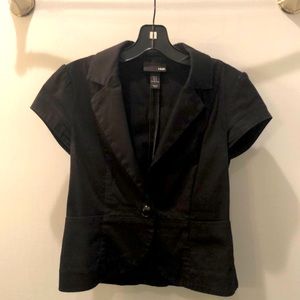 Black shortsleeved blazer